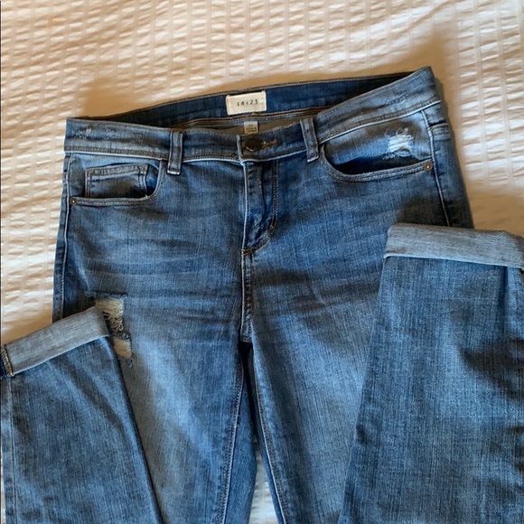 Distressed Jeans - Picture 5 of 9